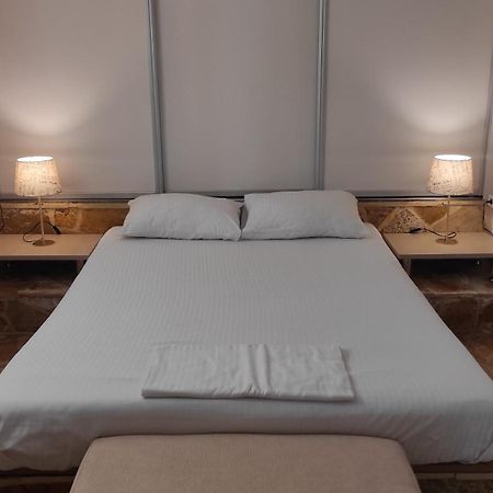 Kiáton Apartment With Private Pool מראה חיצוני תמונה