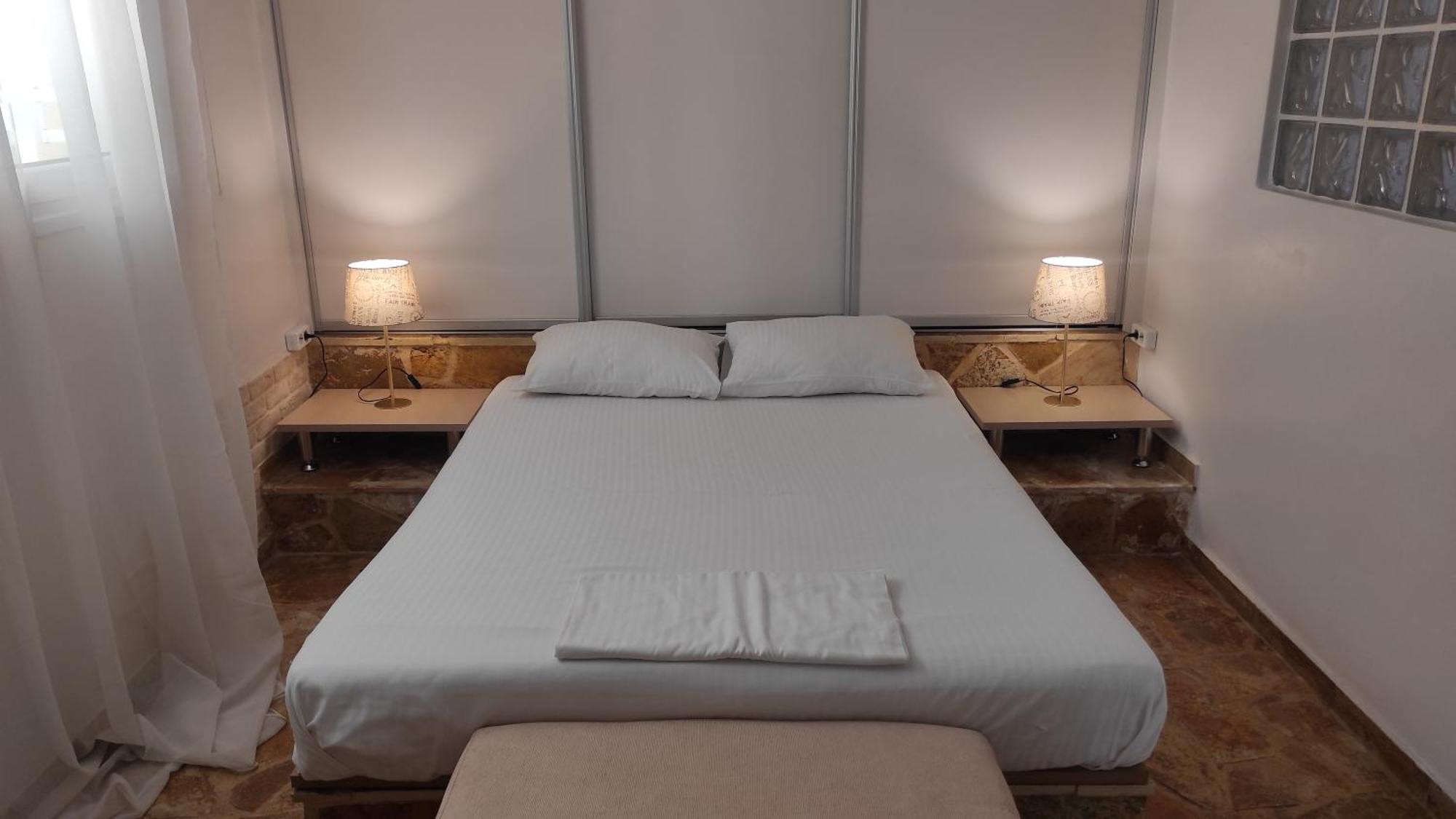 Kiáton Apartment With Private Pool מראה חיצוני תמונה
