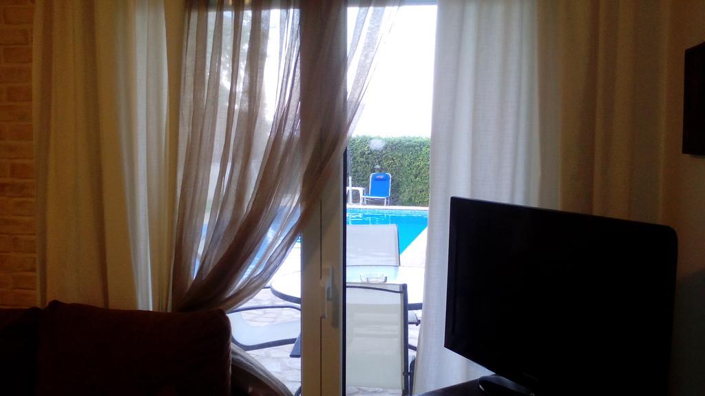 Kiáton Apartment With Private Pool מראה חיצוני תמונה