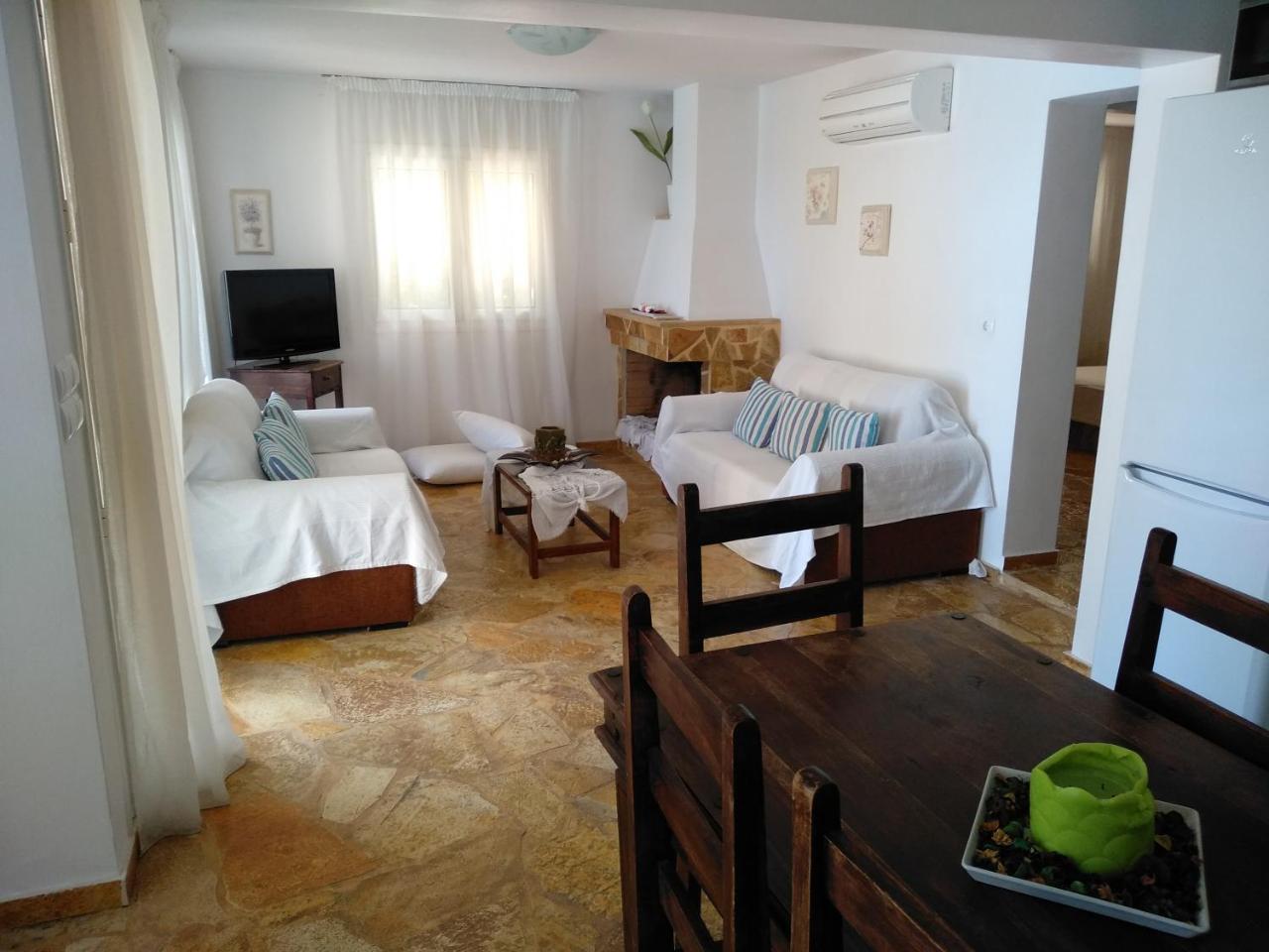 Kiáton Apartment With Private Pool מראה חיצוני תמונה